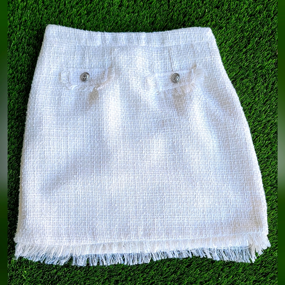 Fresh Twist White Tweed Mini Skirt - Size M - NWOT! ✨